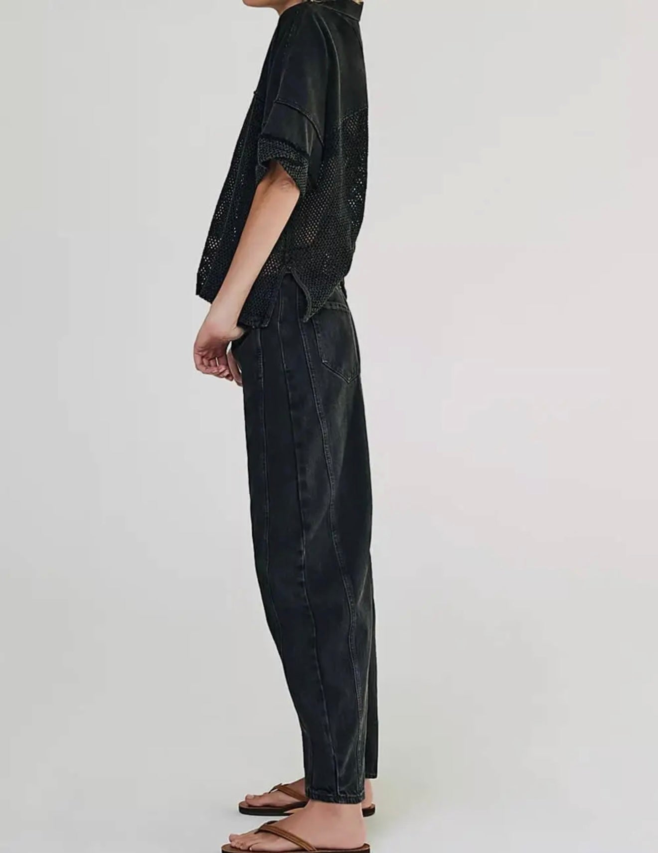 Mid-rise Wide Leg Barrel Jeans